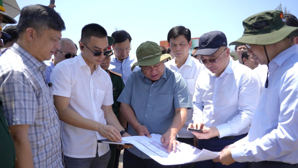 Deputy Prime Minister Nguyen Chi Dung and the working delegation surveyed projects serving APEC 2027 in Phu Quoc. Photo: Nam Phuong