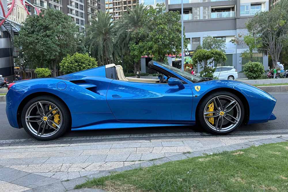 El Ferrari 488 Spider es un supercar que se vende en la ciudad de Hubei, China. Imagen: cantidad