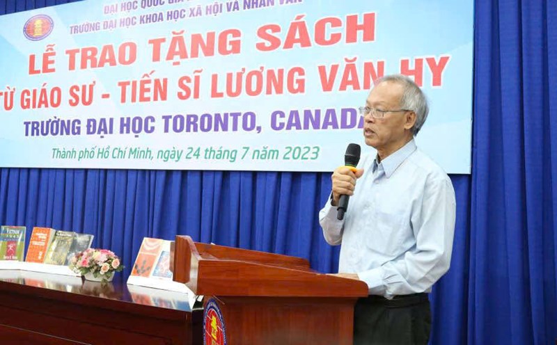 Prof. Dr. Luong Van Hy - University of Toronto, Canada is a visiting Professor at VNU-HCM. Photo: School