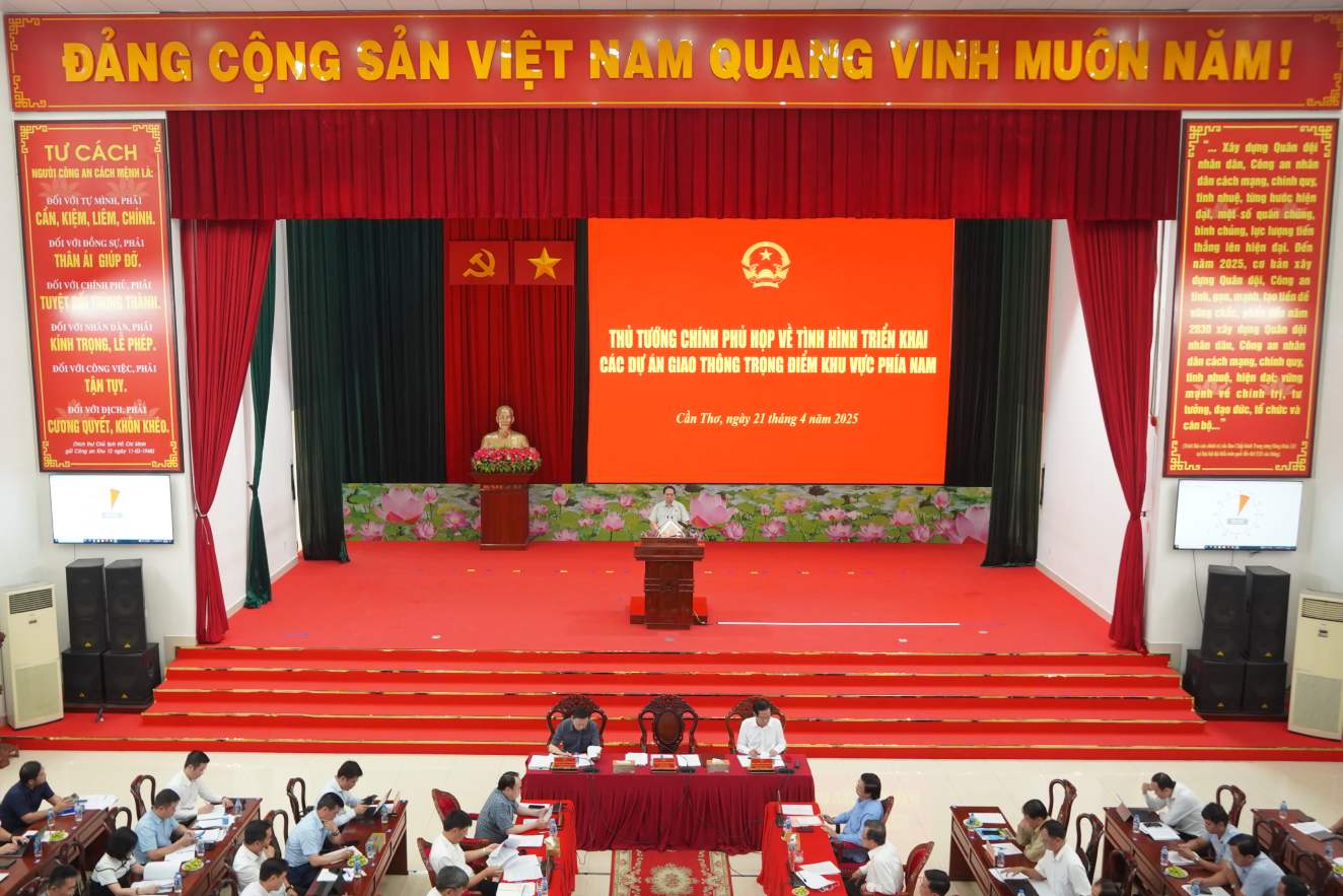 Quang canh buoi lam viec voi cac bo, nganh va dia phuong ve tinh hinh trien khai cac du an giao thong trong diem phia Nam. Anh: Ta Quang