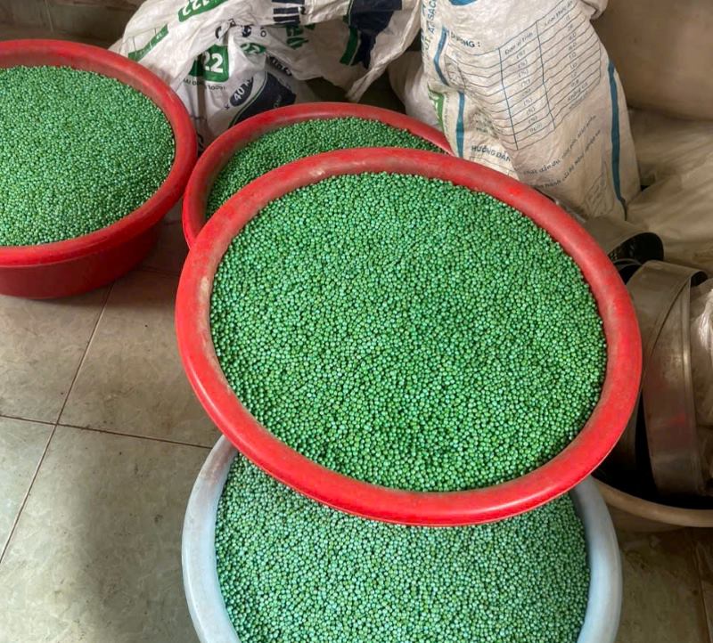 El Departamento de Salud propone a Meta, Shopee, que controlen y eviten la venta y compra de medicamentos recetados. Las drogas falsas de Qinghua se guardan en las jarras. Foto: Policia de Sanidad