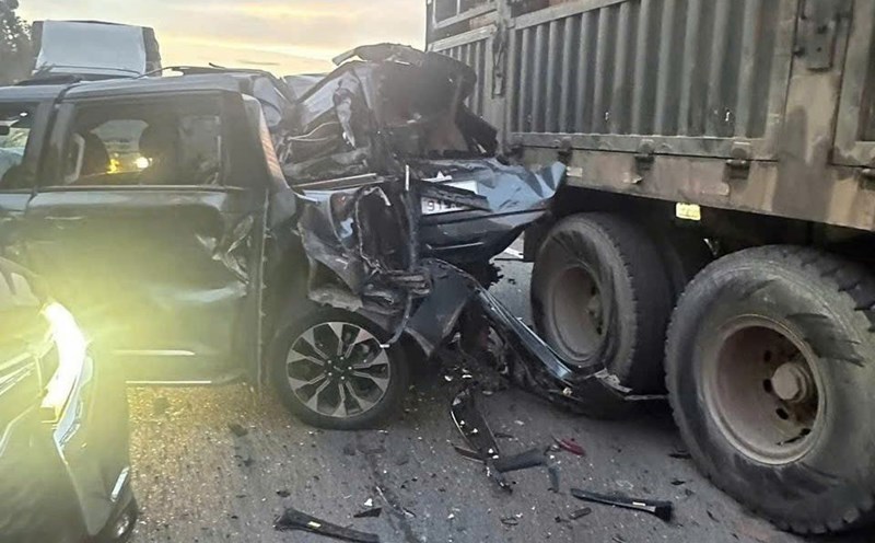 Scene of a series of accidents on the Noi Bai - Lao Cai Expressway. Photo: Provided by the people