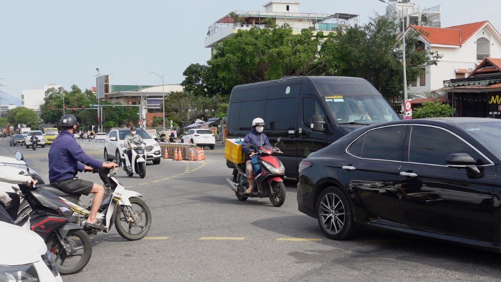 Los habitantes de Danang estan asfixiados por el trafico, y los 1.940 millones de conexiones estan inmoviles. El Cancer