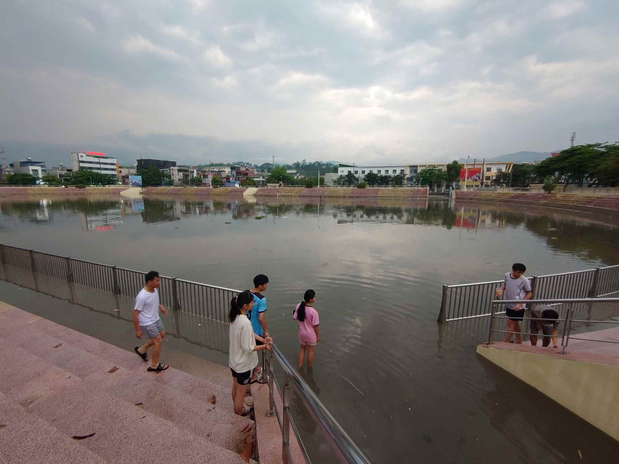 Dien Bien Provincial Stadium after heavy rain on the evening of April 12. Photo: Quang Dat