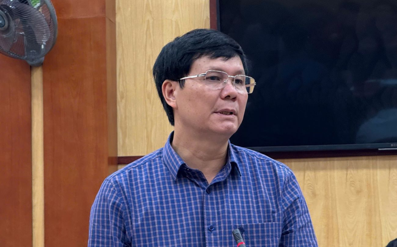 Mr. Pham Van Hoanh - Deputy Director of the Department of Agriculture and Environment of Thanh Hoa said that sand bandits are rampant because they take advantage of the time of merging administrative units. Photo: Xuan Hung