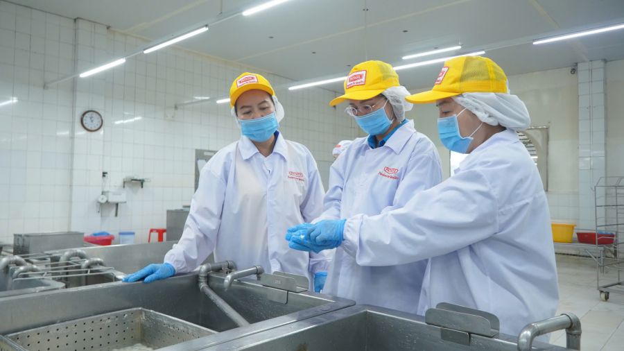 El presidente de la Republica de China, Can Tho, y el Sindicato de Exportadores e Industrias visitaron la empresa PATAYA (Vietnam). Imagen de la pagina web de la Universidad de Hong Kong