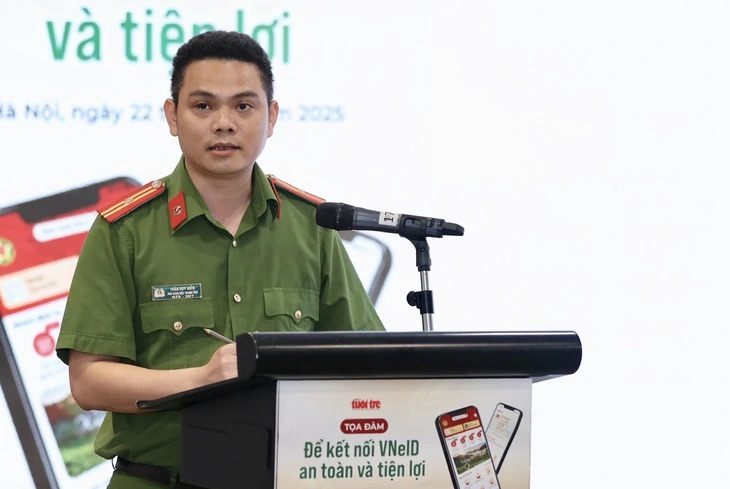 Major Tran Duy Hien said that from July 1, he plans to provide identification accounts to foreigners. Photo: Danh Khang