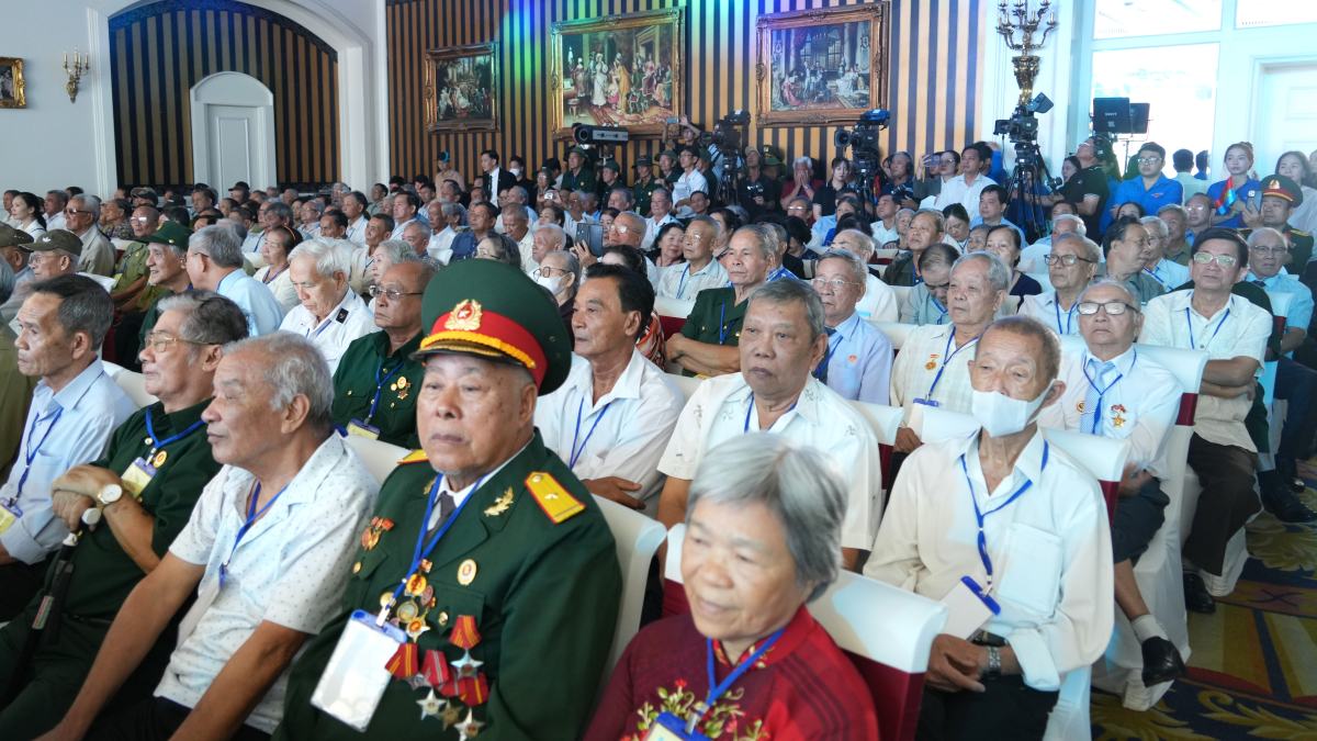 Dai bieu tham gia chuong trinh gap mat. Anh: Thanh An