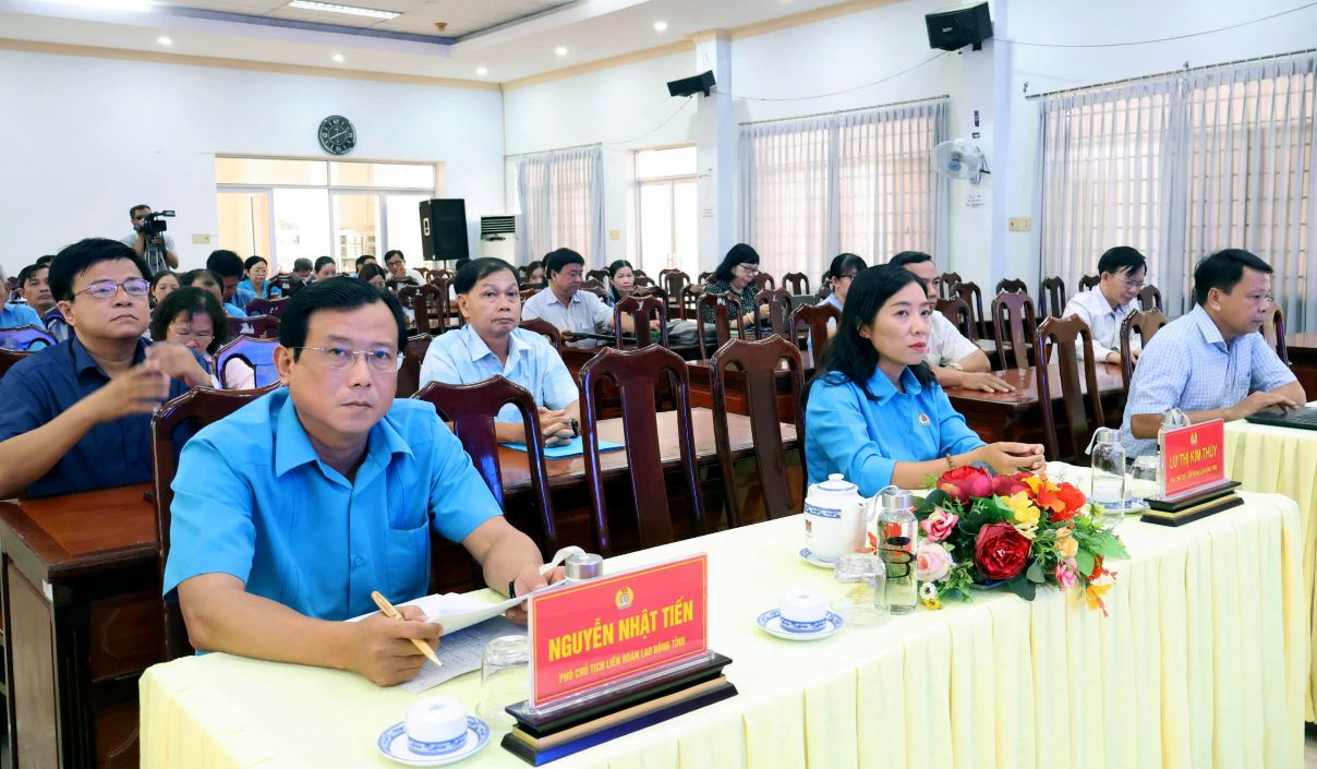 Quang canh buoi tap huan ky nang tuyen truyen mieng, nam bat du luan xa hoi, bao ve nen tang tu tuong cua Dang va cong tac tuyen giao cho can bo Cong doan. Anh: Thanh Mai