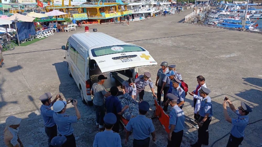 Los pescadores fueron llevados por un barco de la Contraloria Pesquera al puerto de Anhui, donde fueron entregados al Centro Medico de la ciudad de Phu Quoc para continuar su tratamiento. Imagen de la pagina web de la organizacion