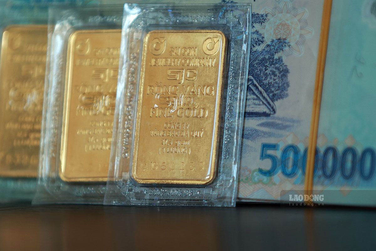 El primer ministro pidio mantener la estabilidad del mercado de oro, moneda y divisas. Ilustracion de la autoria de la obra: