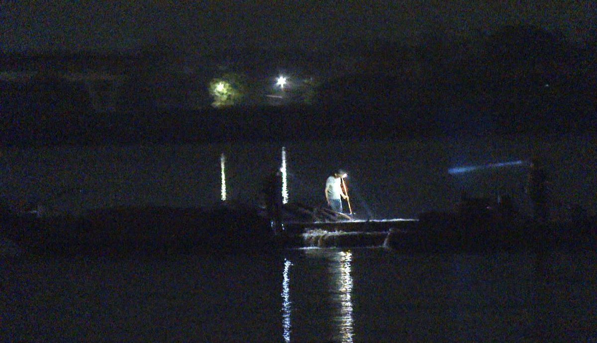 Illegal sand mining vessels operating on the Thach Han River. Photo: H.Nguyen