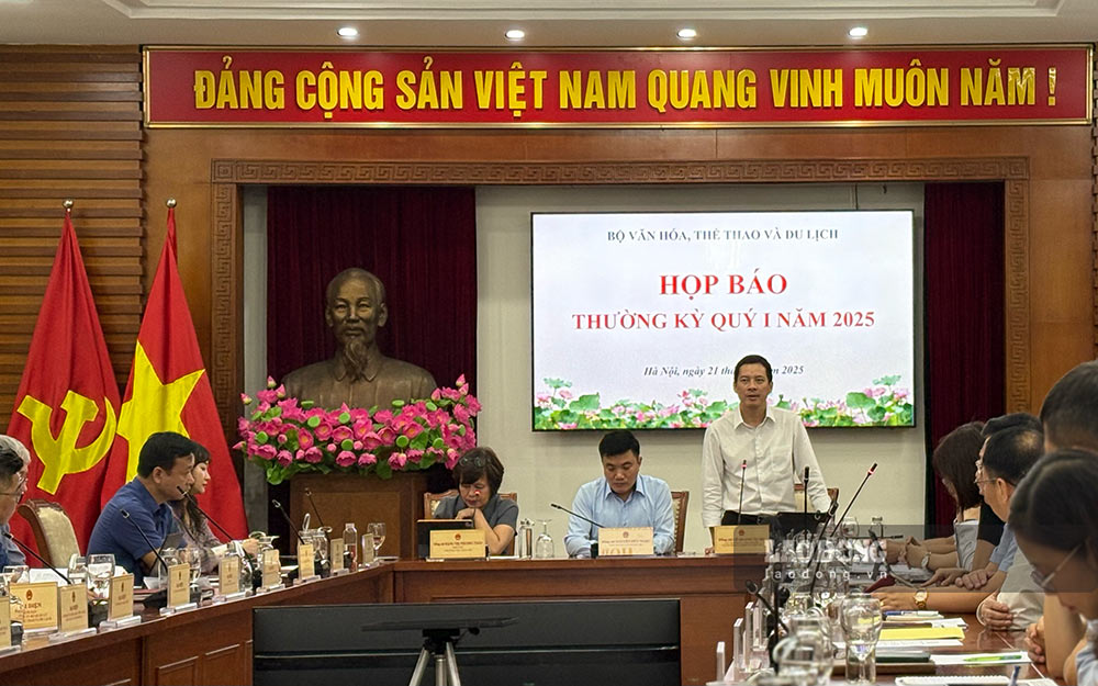 Cuc truong Cuc Phat thanh truyen hinh va Thong tin dien tu Le Quang Tu Do thong tin ve viec xu ly nguoi noi tieng, nghe si quang cao sai su that. Anh: Y Yen