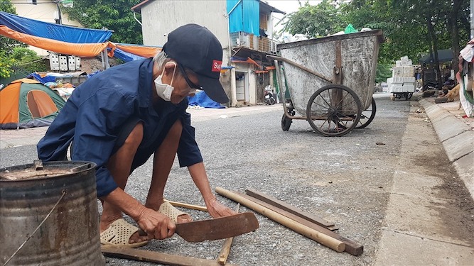 Vietnamese citizens aged 70 to under 75 who are poor or near-poor households and meet the conditions are entitled to social pension benefits. Illustrative photo: Huong Nha