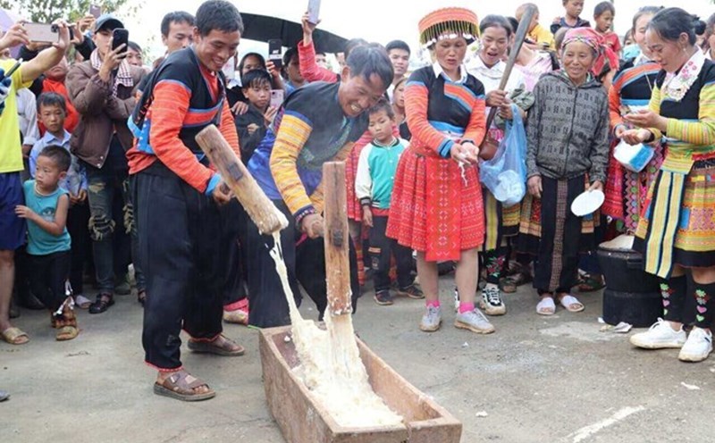 The People's Committee at the commune level shall consider and decide to recognize the person elected as Village Chief. Photo: Khanh Linh