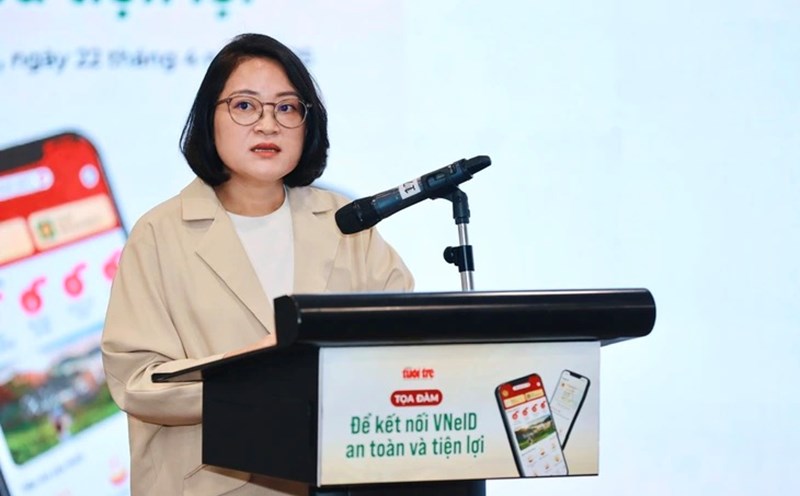 Ms. Le Thi Ha, Head of the E-commerce Management Department, Department of E-commerce and Digital Economy, Ministry of Industry and Trade, said that she has requested major digital platforms for e-commerce to remove thousands of products including functional foods and dairy. Photo: Danh Khang