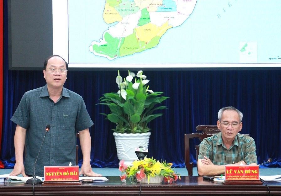El secretario del Comite del Partido Provincial de CA MAU, Nguyen Ho Hai, hablo en la reunion de dos Comite Permanente de BAC Lieu y Provincias de CA Mau. Foto: Nguyen Quoc