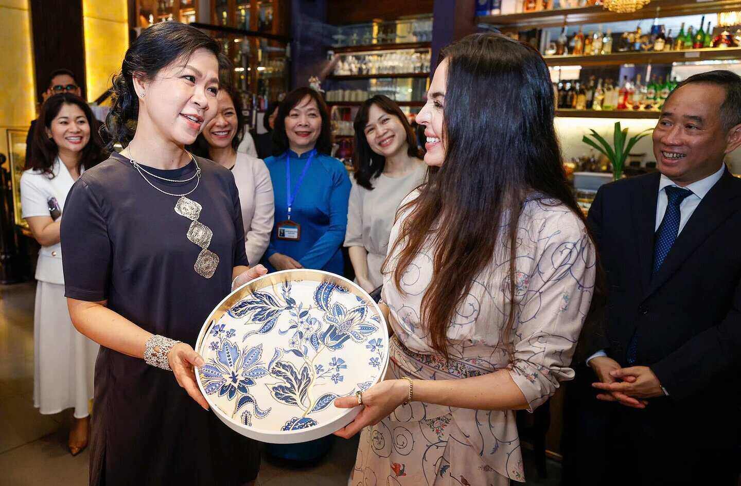 La Sra. Ngo Phuong Ly - Secretaria General de la ONU y la Sra. Leyla Aliyeva - Vicepresidenta de la Fundacion Heydar Aliyev. Imagen: Ministerio de Relaciones Exteriores