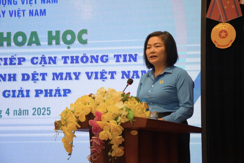 El Sr. Pham Thi Thanh Tam - Jefe del Proyecto del VGCL "fortalecio la capacidad de acceder a la informacion de los trabajadores en la industria textil y de la confeccion de Vietnam. Foto: Thu Mai Thu Mai Mai
