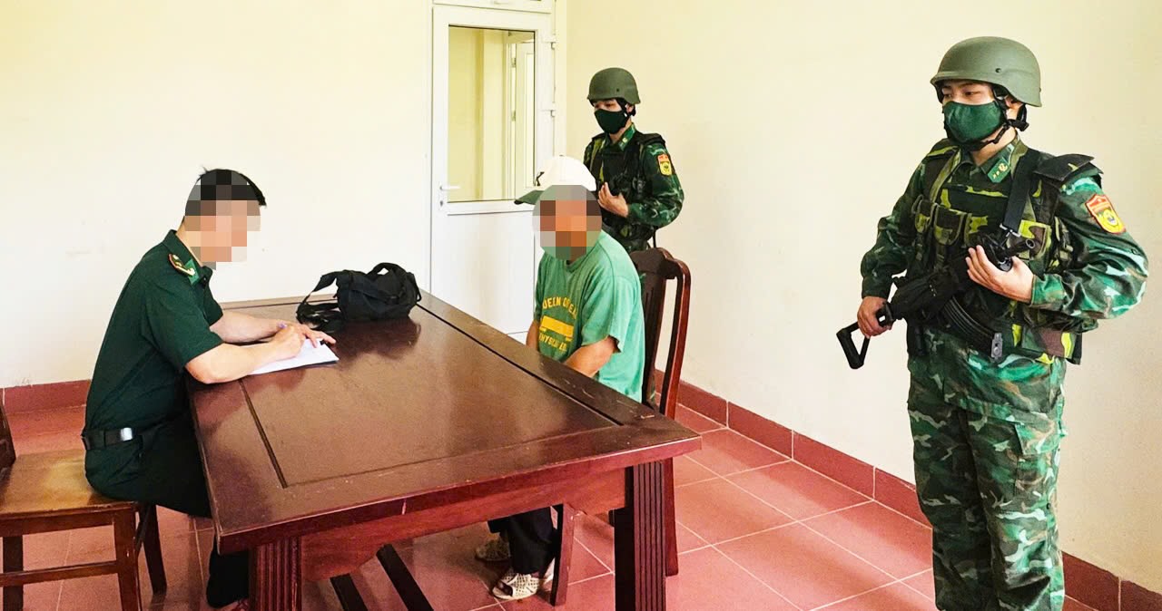 Arrest of a subject illegally transporting explosives in Quang Binh.