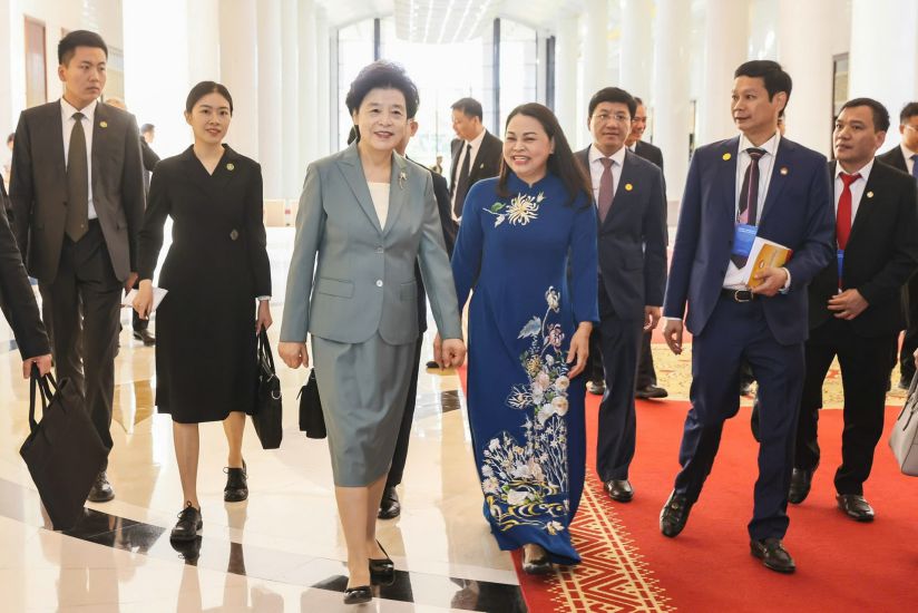 Miembro del Comite Central del Partido, Secretario Adjunto Permanente del Comite del Partido del Frente de Patrices, organizaciones de masas centrales, Vicepresidente del Vicepresidente - Secretario General del Comite Central de Vietnam Patrices Frente Nguyen Thi Thu Ha y Vicepresidente de China Ham Huy participaron en el Programa de Intercambio de Amistad. Foto: Quang Vinh