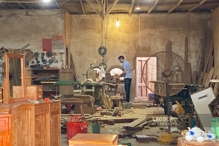 Bên trong xưởng mộc số nhà 61, tổ 5, phường Nam Thanh, TP Điện Biên Phủ. Ảnh Thanh Bình