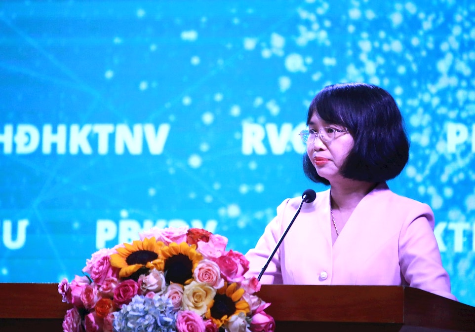 PGS.TS Pham Thi Hoang Anh, Pho Giam doc Hoc vien Ngan hang phat bieu khai mac su kien. Anh: Nguyen Hoai.
