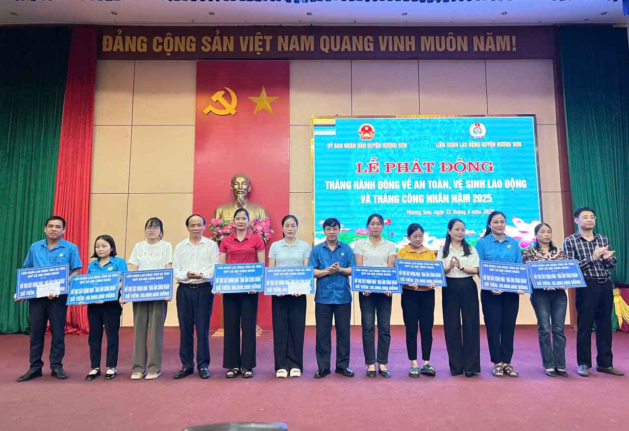 Providing support for building Trade Union Shelters for union members and workers in difficult circumstances. Photo: Phan Nghia.