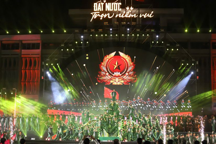 El programa de la Nacion llena de alegria reunio a mas de 1.000 artistas. Foto: Su hermano