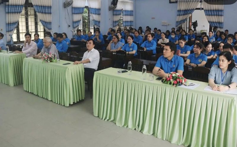 Union officials in Hue attended the training course. Photo: Quang An