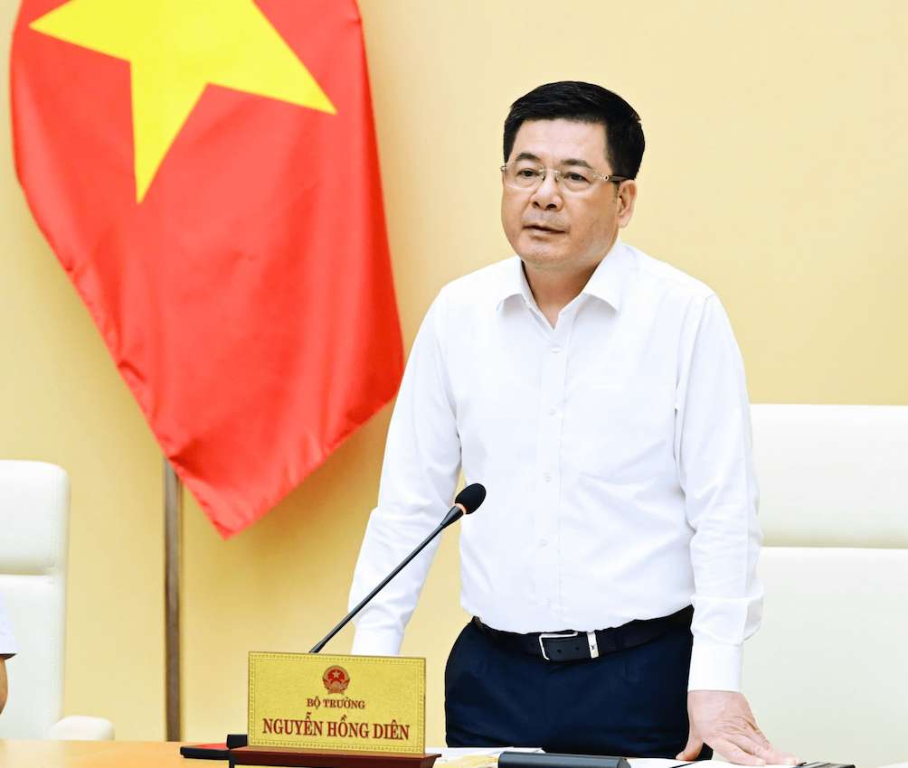 Bo truong cung yeu cau tat ca cac don vi lien quan phai lap ke hoach cu the, phan cong kip truc trong cac ngay le va thoi diem nang nong cao diem de san sang xu ly su co (neu co). Anh: Bo Cong Thuong