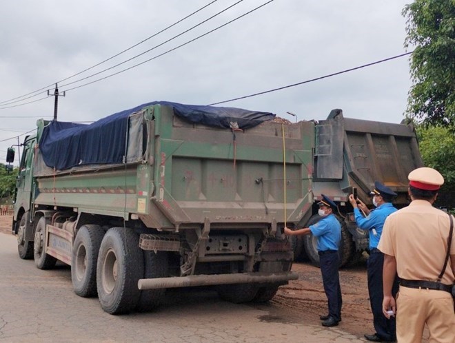 The Ministry of Transport (now the Ministry of Construction - PV) announced the load capacity and limited width of roads under its management. Photo: Han Nguyen
