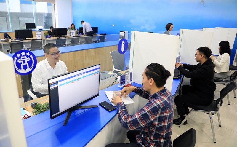 Prepare to review and re-evaluate the assignment and management of staff. Illustrative photo: Hanoi.gov.vn