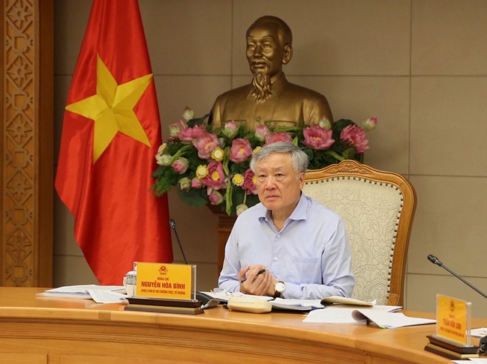 Politburo member and Permanent Deputy Prime Minister Nguyen Hoa Binh gave specific instructions to the Party Committees on the personnel work orientation of the 5 Party Committees. Photo: VGP