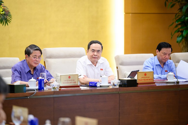 Politburo member and National Assembly Chairman Tran Thanh Man said that it is necessary to avoid the situation of preparing articles first and then just reading them, while discussing them in parliament. Photo: Quochoi.vn.
