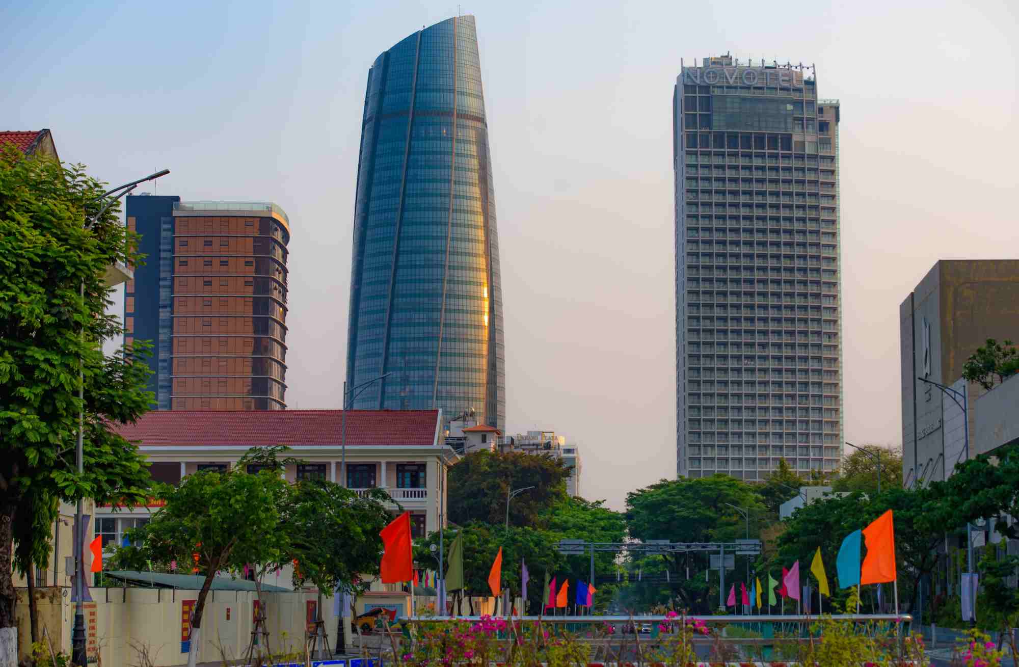 Da Nang finalizes the plan to reorganize grassroots administrative units, leaving only 16 communes, wards and special zones. Photo: Ha Phan