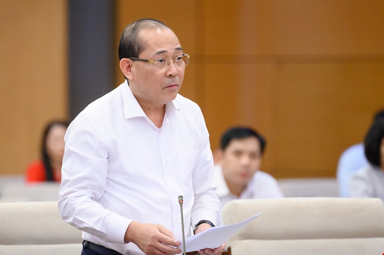 Vice Chairman of the Central Committee of the Vietnam Fatherland Front Hoang Cong Thuy said that voters are worried about the situation of fake milk and fake medicine. Photo: Quochoi.vn