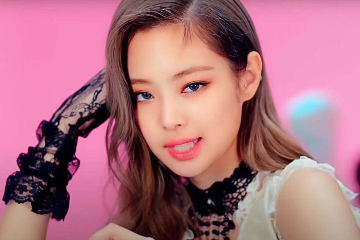 La cantante Jennie (Blackpink) fue la primera en hacerlo. Foto: MV DDU-DU DDU-DU El video fue grabado por el equipo de la pelicula