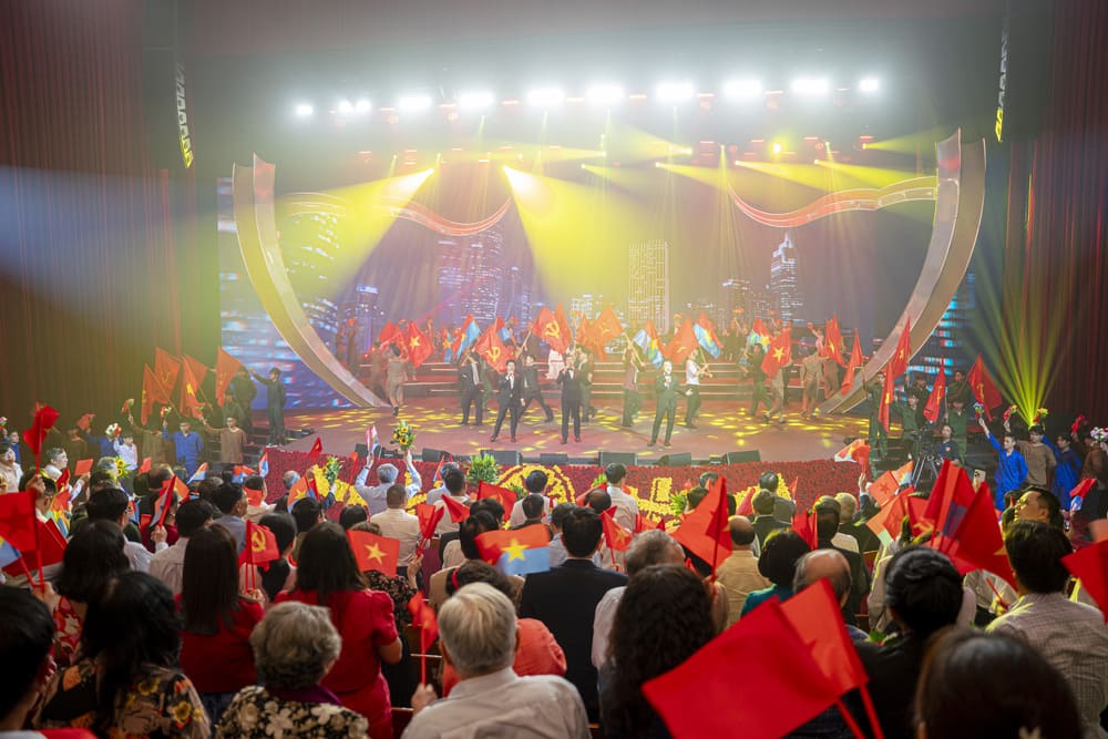 El programa de arte de la segunda temporada de la gran primavera de la fiesta se llevara a cabo en Hanoi la noche del 28 de abril. Imagen de la ciudad de Hong Kong