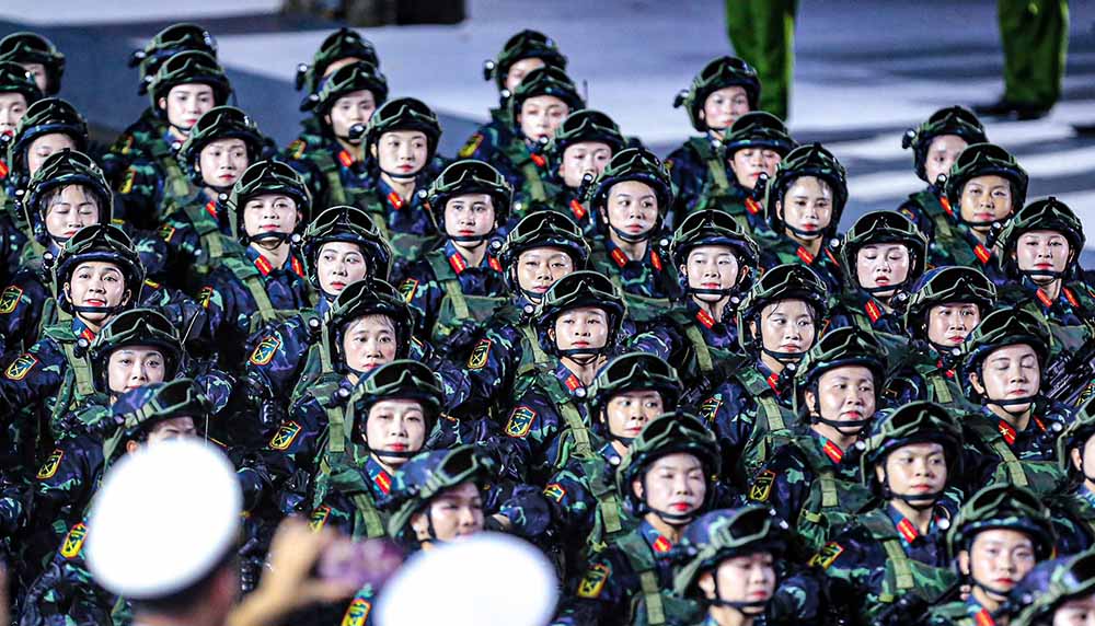 Chuong trinh dieu binh, dieu hanh chinh thuc se dien ra vao sang 30.4. Doan dieu binh, dieu hanh se xuat phat tu giao lo Nguyen Binh Khiem - Le Duan, tien qua le dai chinh truoc Hoi truong Thong Nhat.