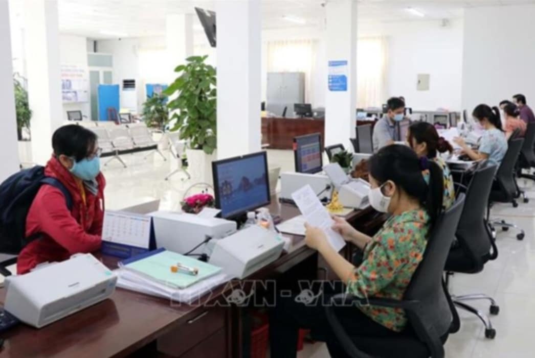 Lao dong tim co hoi viec lam tai Trung tam Dich vu viec lam Ha Noi. Anh: Quynh Chi
