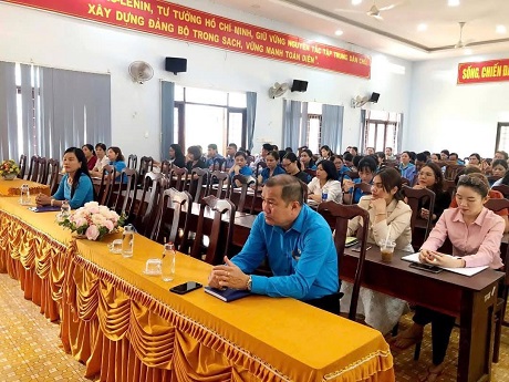 Los funcionarios sindicales del distrito de M'gar (provincia de Dak Lak) participaron en el curso de capacitacion. Imagen de la pagina web de la Universidad de Hong Kong