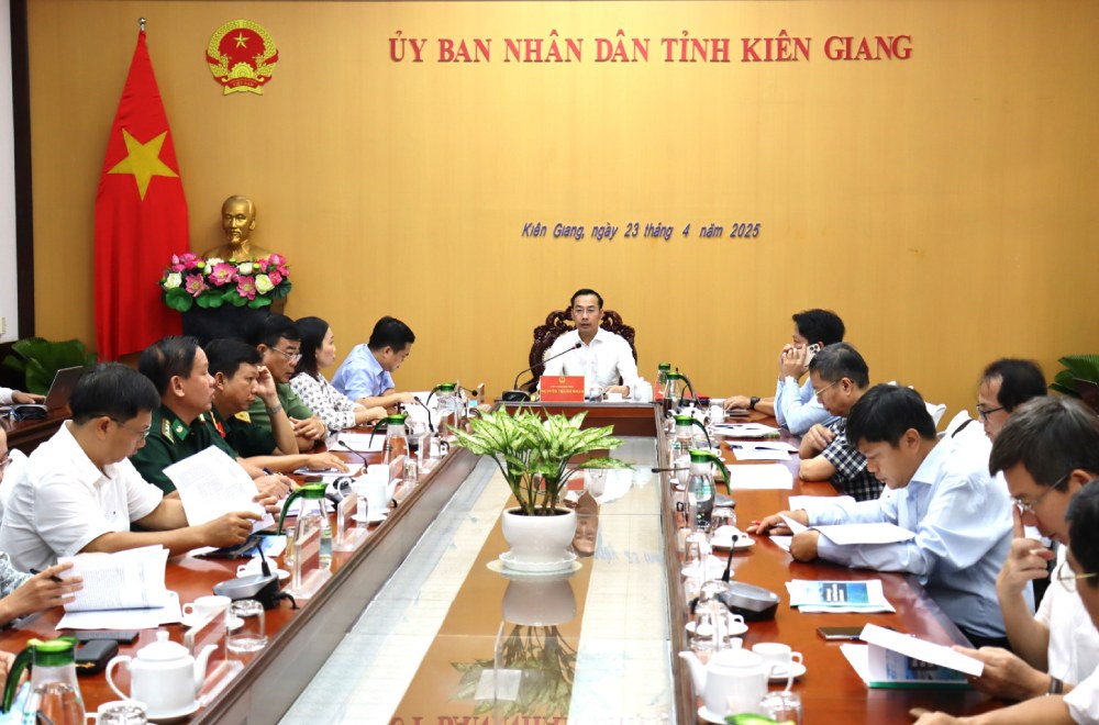 Chu tich UBND tinh Kien Giang Nguyen Thanh Nhan phat bieu chi dao tai cuoc hop. Anh: Ngoc Mai
