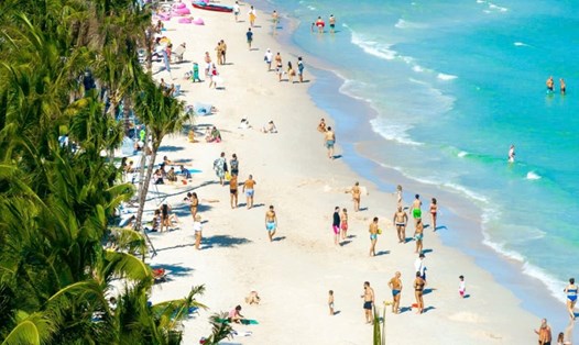 Theo đề án, sẽ định hướng phát triển Phú Quốc theo mô hình thành phố du lịch biển, đảo - dịch vụ - tài chính – công nghệ. Ảnh: Bình Minh