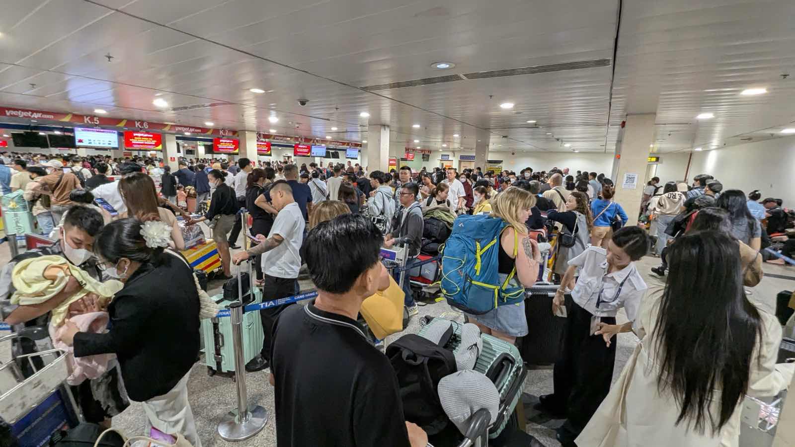 El aeropuerto de Tan Son Nhat prepara el proyecto de recibir un numero record de pasajeros en la festividad 30.4 - 1.5. Foto: Su hermano