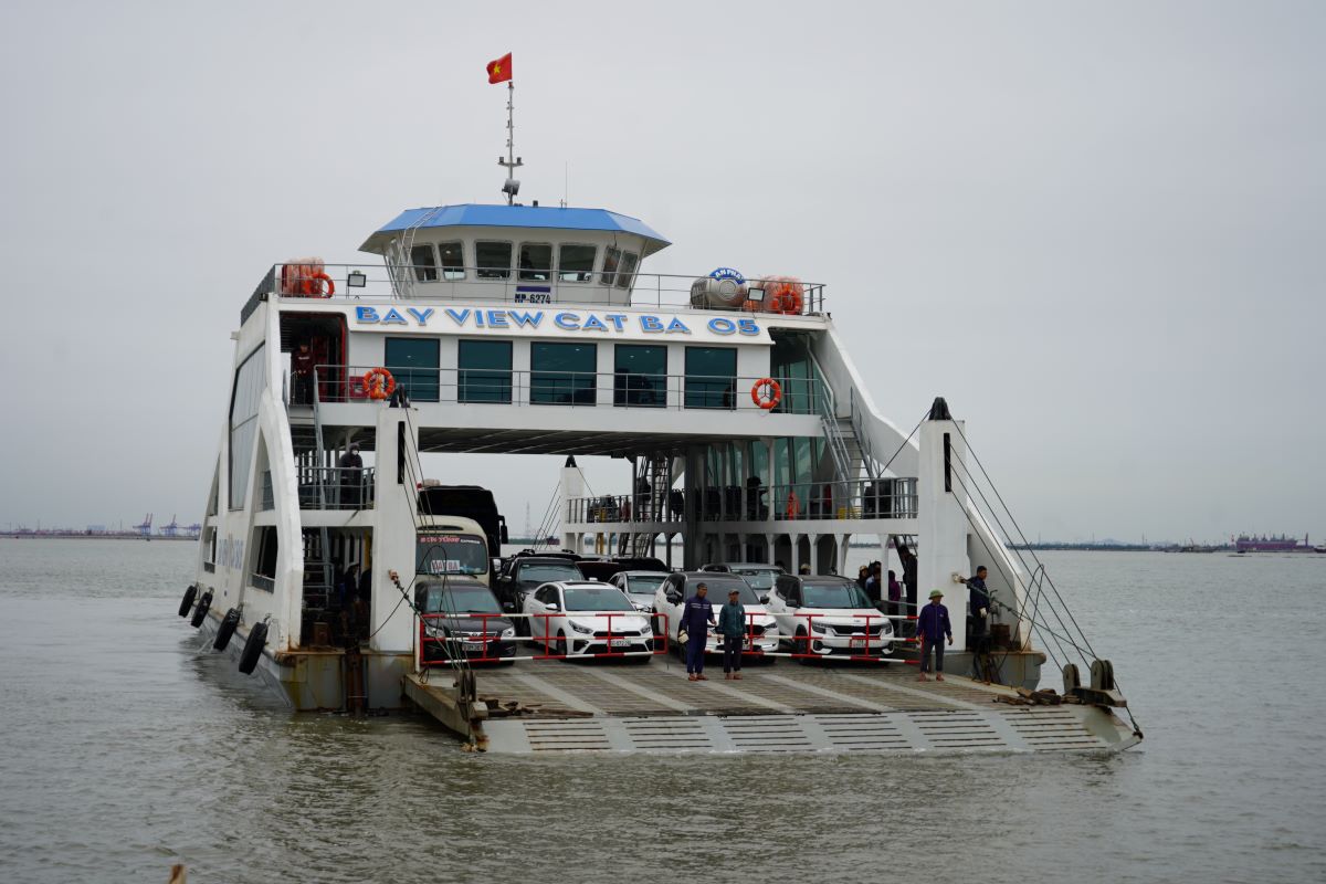 La Marina ha limitado el paso de vehiculos por el ferry de Dong Chiang de 26.4 a 4.5. Imagen de la mañana