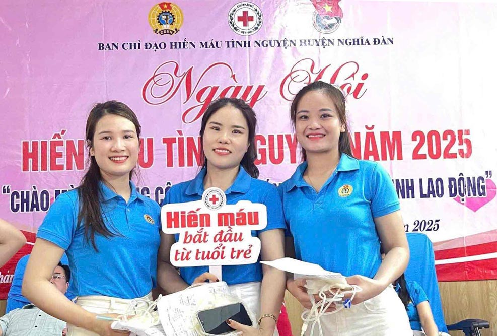 Los miembros del sindicato de la region de Nghia Dan donaron sangre, difundiendo mensajes de caridad. Imagen de la pagina web de la organizacion