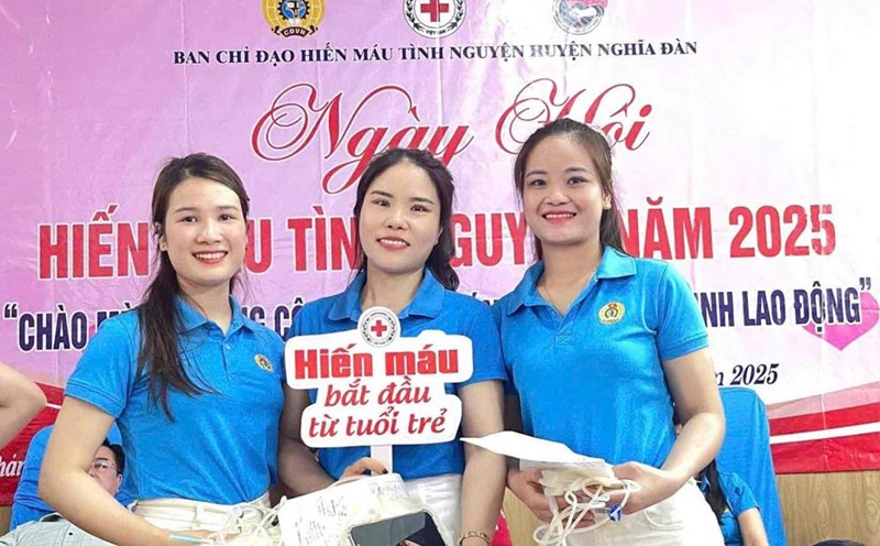 Nghia Dan District Union members participate in blood donation, spreading a message of kindness. Photo: Quynh Trang