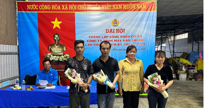 Tra Vinh City established a new grassroots trade union with 22 union members. Photo: Hoang Loc