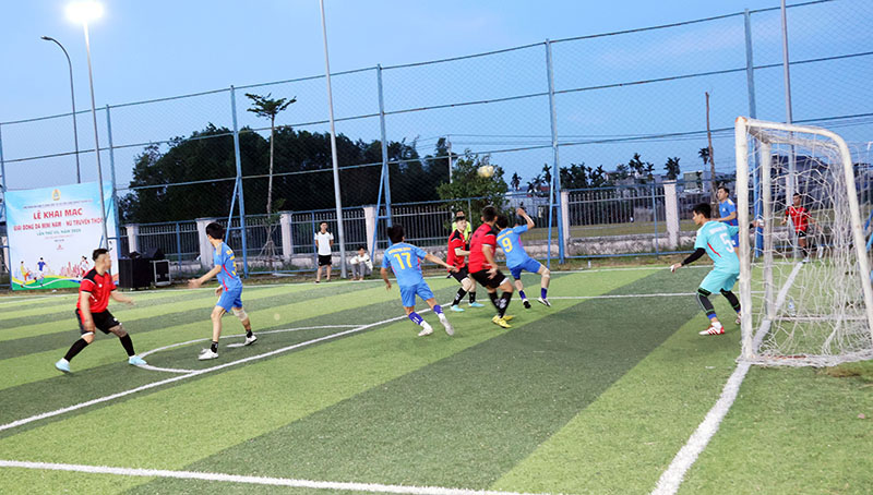 The 2025 Traditional Men's and Women's Football Tournament will take place at the Football Court of the Dung Quat Economic Zone and Quang Ngai Industrial Parks Trade Union Cultural - Sports Center. Photo: Quoc Chinh